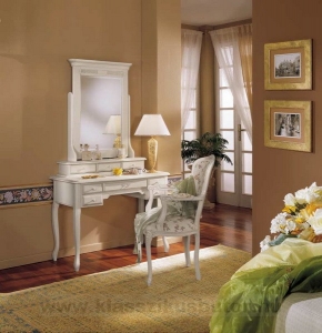 Olasz klasszikus, exkluzív, elegáns, minőségi bútor, asztalka, karosszék, fiókos tükör